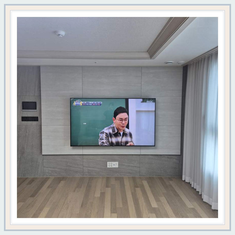 아산 배방 벽걸이TV 설치 참고 사진 3 - 벽걸이 후 사용 가능한 거실 면적과 무타공 보강 조건 작업 전 확인할 사항